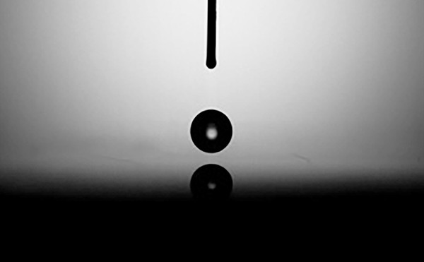 EPFL - De minuscules gouttelettes rebondissent sans éclater