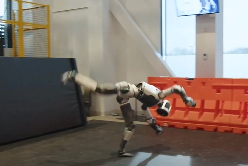 IEEE Spectrum - Video Friday: Meet Mech, a Superhumanoid Robot