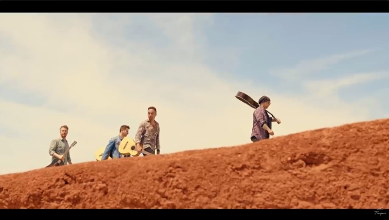 40 Fingers - Life On Mars by David Bowie (Official Video)