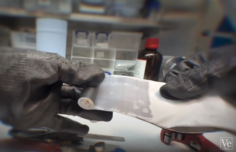 Veritasium - The Perfect Battery Material Is Dangerous