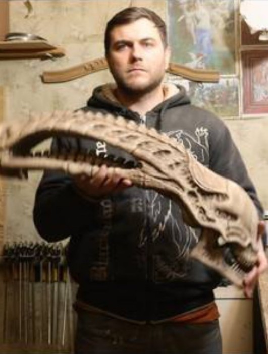 oleksandrwoodstudio - Alien Skull. Wood carving, oak wood