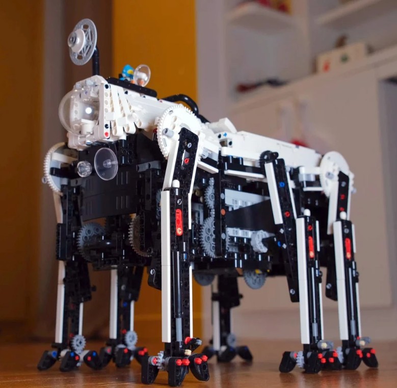 yankodesign - Six-Legged LEGO Technic Walker Moves Like a Real Creature Thanks To Pure Mechanical Engineering