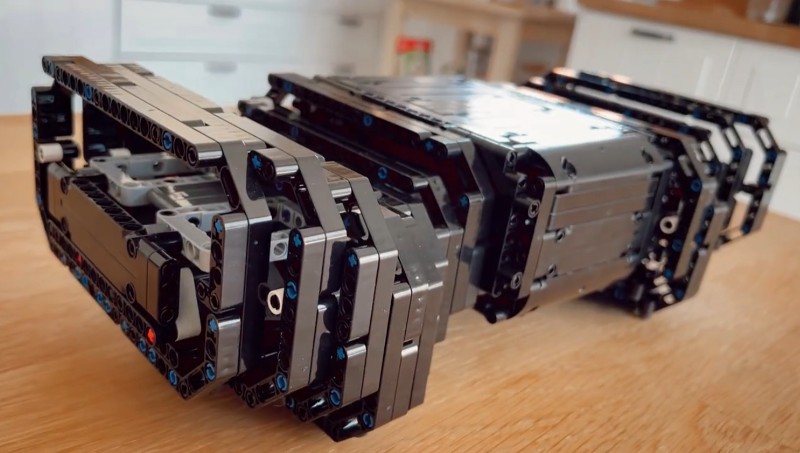 WillyG and the Brick - 16-Legged Walker | LEGO Technic