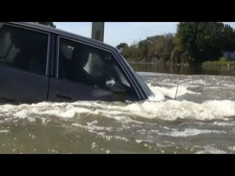 What to Do Car Sinking in Water, Only Seconds to React.jpg