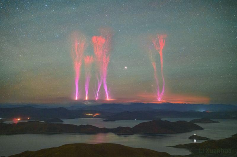 APOD - Gigantic Jets over Himalayan Mountains (Li Xuanhua)