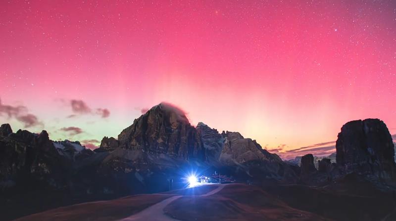 APOD - Aurora Timelapse Over Italian Alps