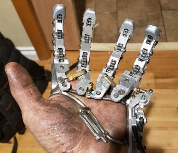 geeky-gadgets.com mechanical-prosthetic-hand.jpg