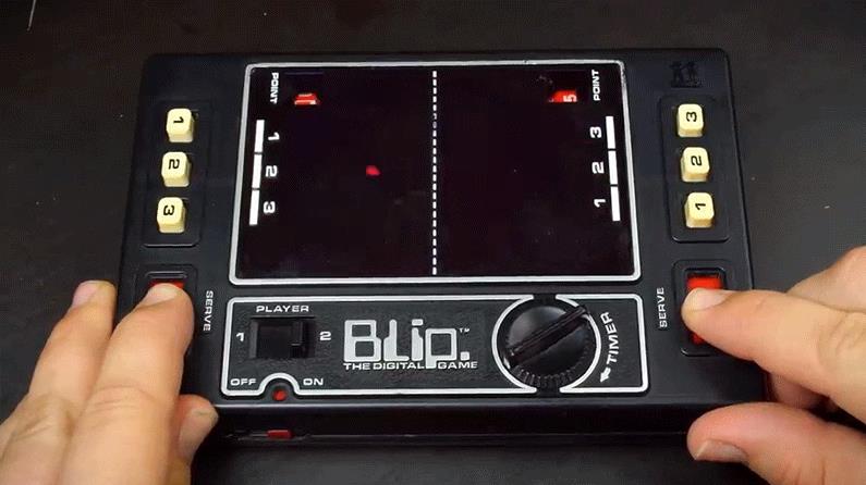 gizmodo.com im-completely-fascinated-with-this-handheld-wind-up-pong.jpg