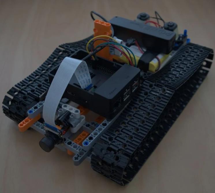 instructables.com Raspberry-Pi-3-FPV-Lego-Tank.jpg