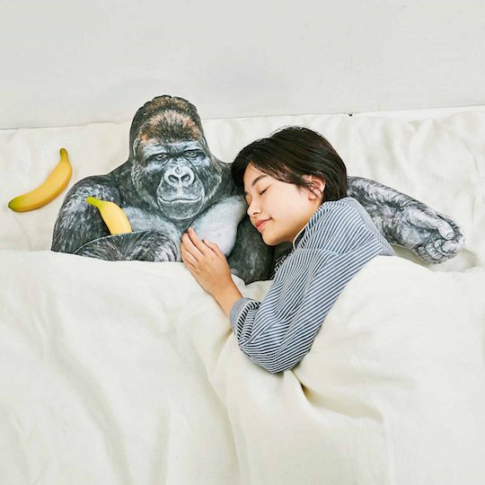 japantrendshop.com FR-shabani-gorilla-arm-pillow.jpg