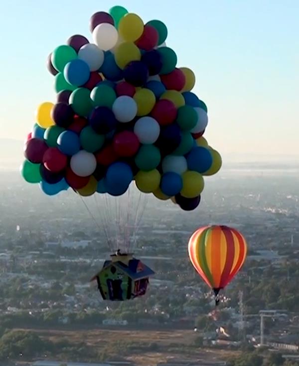 vimeo.com How One Man Flies Hundreds of Miles Using Balloons.jpg