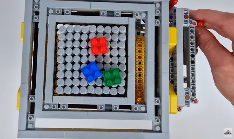 Banana Gear Studios - Comment il a construit un tapis roulant LEGO qui bouge dans TOUTES les directions