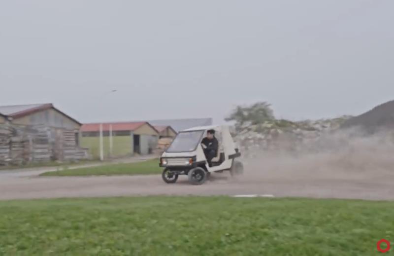 Bricolage c'est cool - Je fabrique la voiture électrique la plus WTF