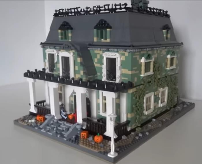 youtube.com Kreimkoek Lego haunted house MOC.jpg