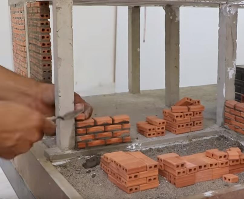youtube.com MINI HOUSE -- bricklaying -- MINI CASA -- mampostería - OUROBOROS ARQ.jpg
