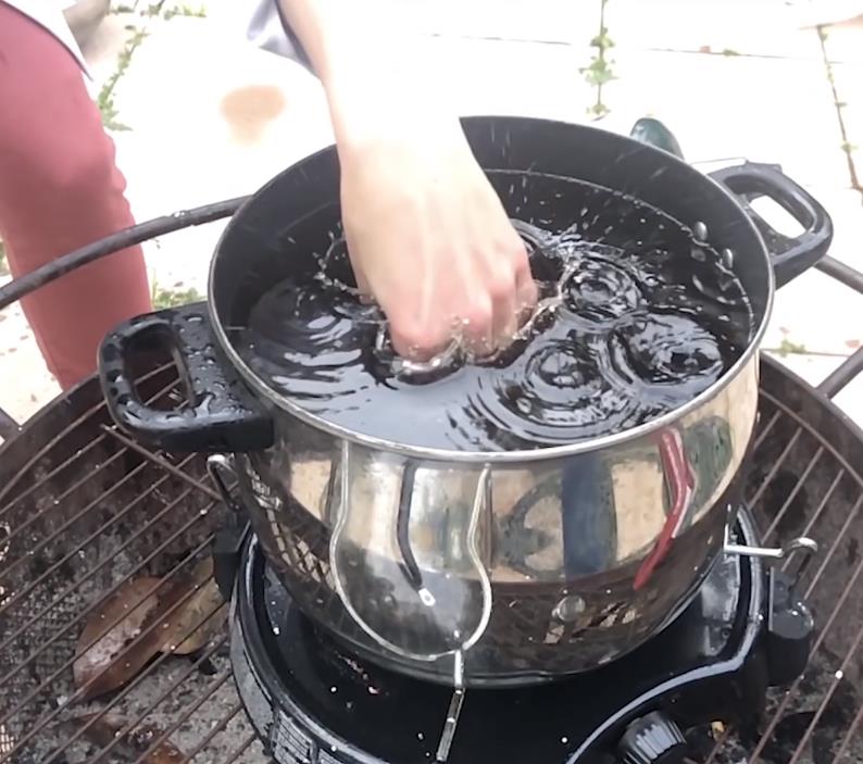 youtube.com Physics Girl - I Dipped my Hand into Boiling Hot Oil - DO NOT try this at home! -Leidenfrost Effect.jpg
