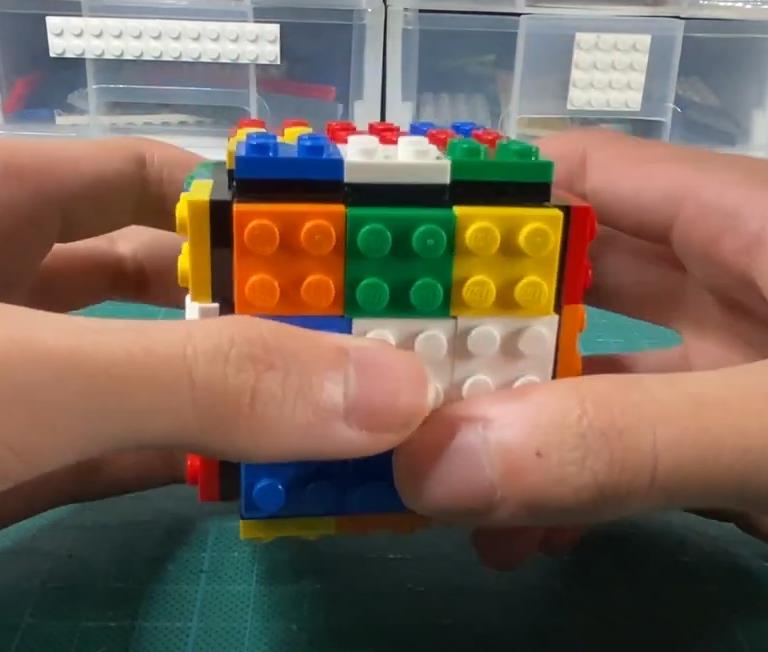 youtube.com PuzzLEGO - I Made a Fully Functional LEGO RUBIK'S CUBE (3x3x3).jpg