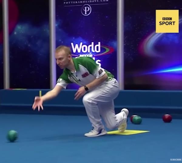 youtube.com That is ridiculous brilliant bowls shot lights up World Indoor Championships.jpg